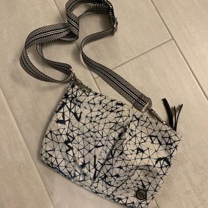 Lululemon messenger bag